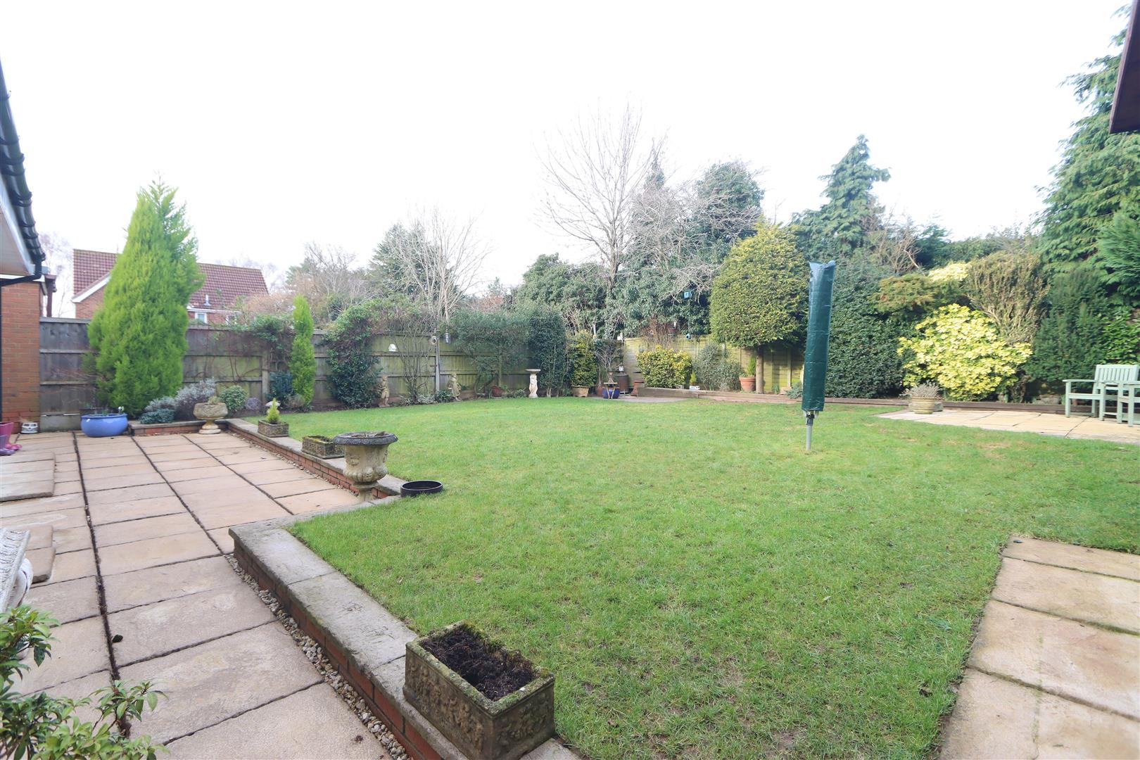 4 bed property in Stuarts Green, Stourbridge